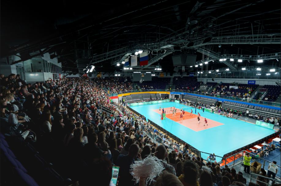 В Екатеринбурге прошли «300 минут волейбола» между именитыми командами  Источник: «Всем!ру»
